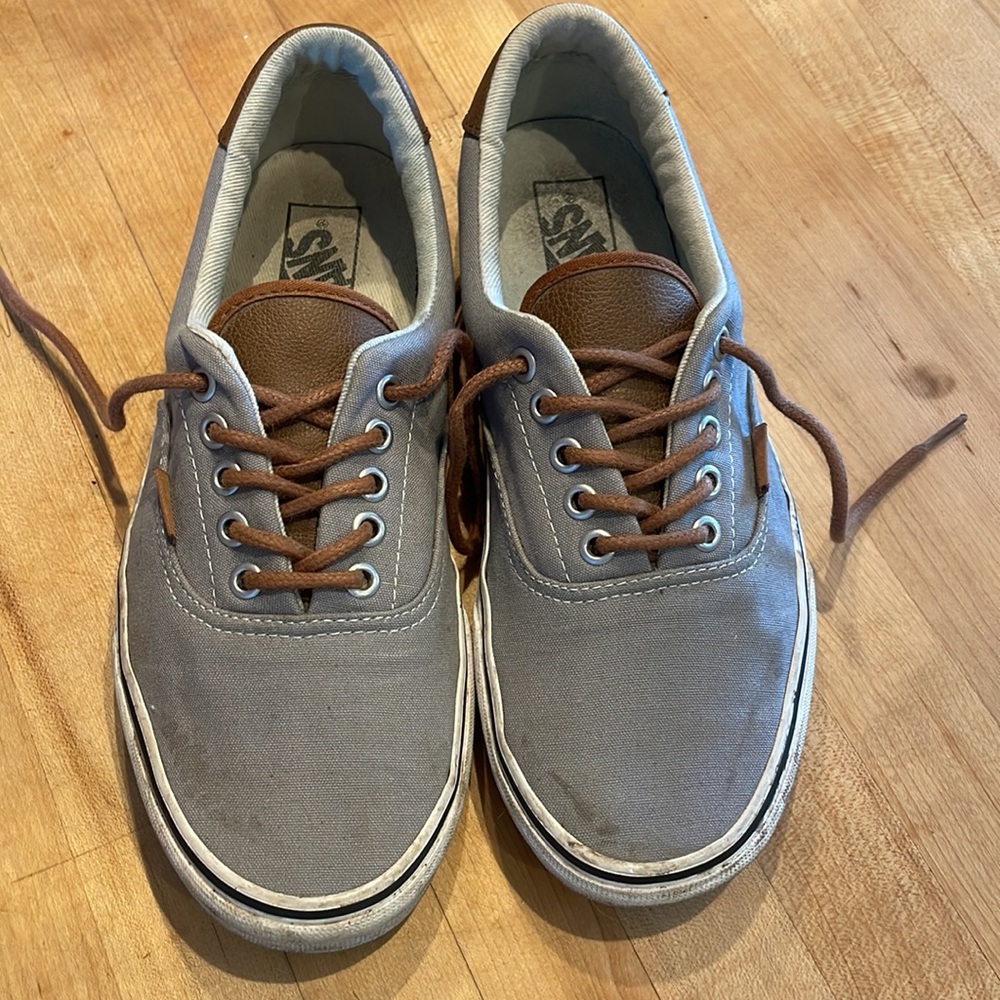 VANS Off the Wall Unisex Sneaker Canvas with Leather Trim and Tongue Men’s 8.5